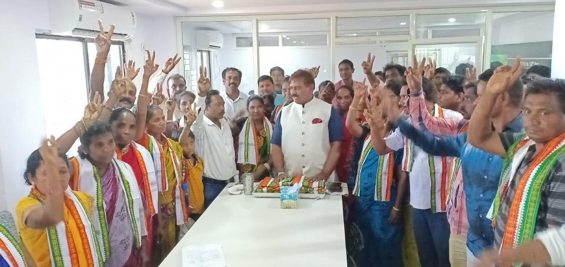 55 BJD workers (40 female and 15 Male)of Parida Panchayat of Gumma Block Joined Tirupati Panigrahi's Independent Party